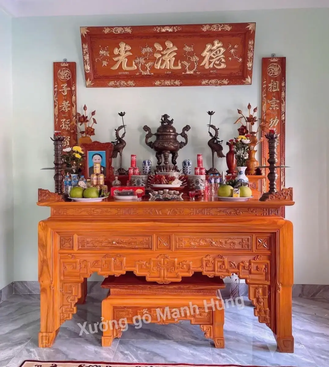 Bàn thờ Phật thiền định, thiết kế giúp tập trung tâm trí, mang đến sự tĩnh lặng và giác ngộ cho hành trình nội tâm của bạn.
