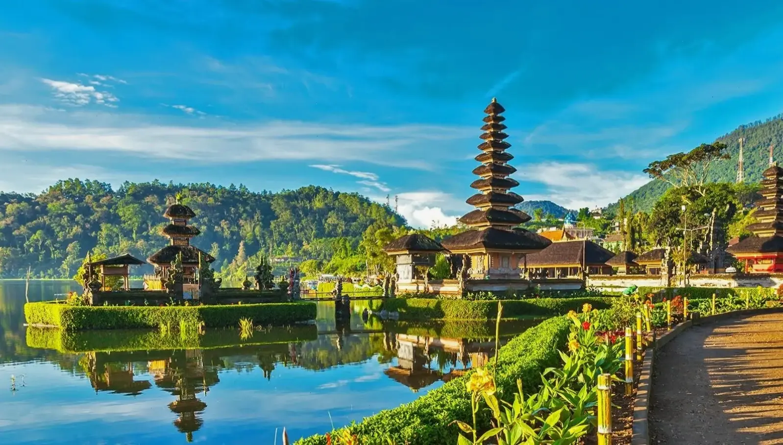 Chùa Phật Indonesia là trung tâm của sự giác ngộ, nơi niềm tin và kiến trúc cổ kính tạo nên sức hút kỳ lạ.