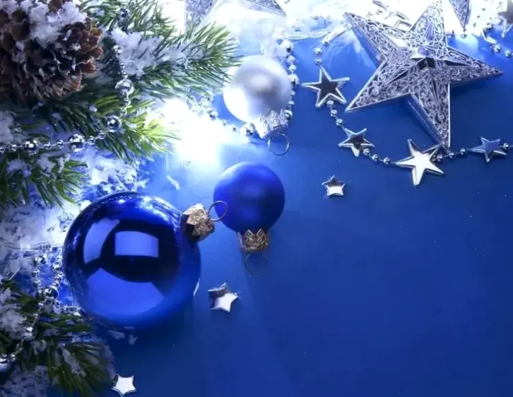 Hình nền Noel 4k rực rỡ, mang hơi ấm lễ hội và ánh sáng lung linh đến màn hình, biến không gian của bạn thành xứ sở Giáng sinh huyền ảo!