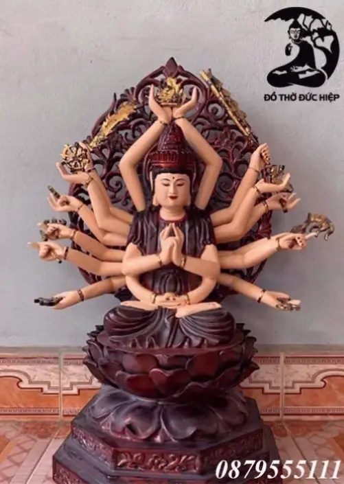 Quan Âm ánh sáng lung linh, tạo nên không gian thiêng liêng huyền ảo với ánh sáng ấm áp và từ bi.