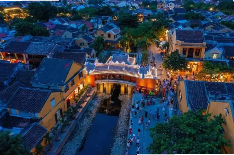 Trải nghiệm không gian tâm linh sâu lắng tại chùa Việt Nam, nơi an yên gọi mời sự suy tư.