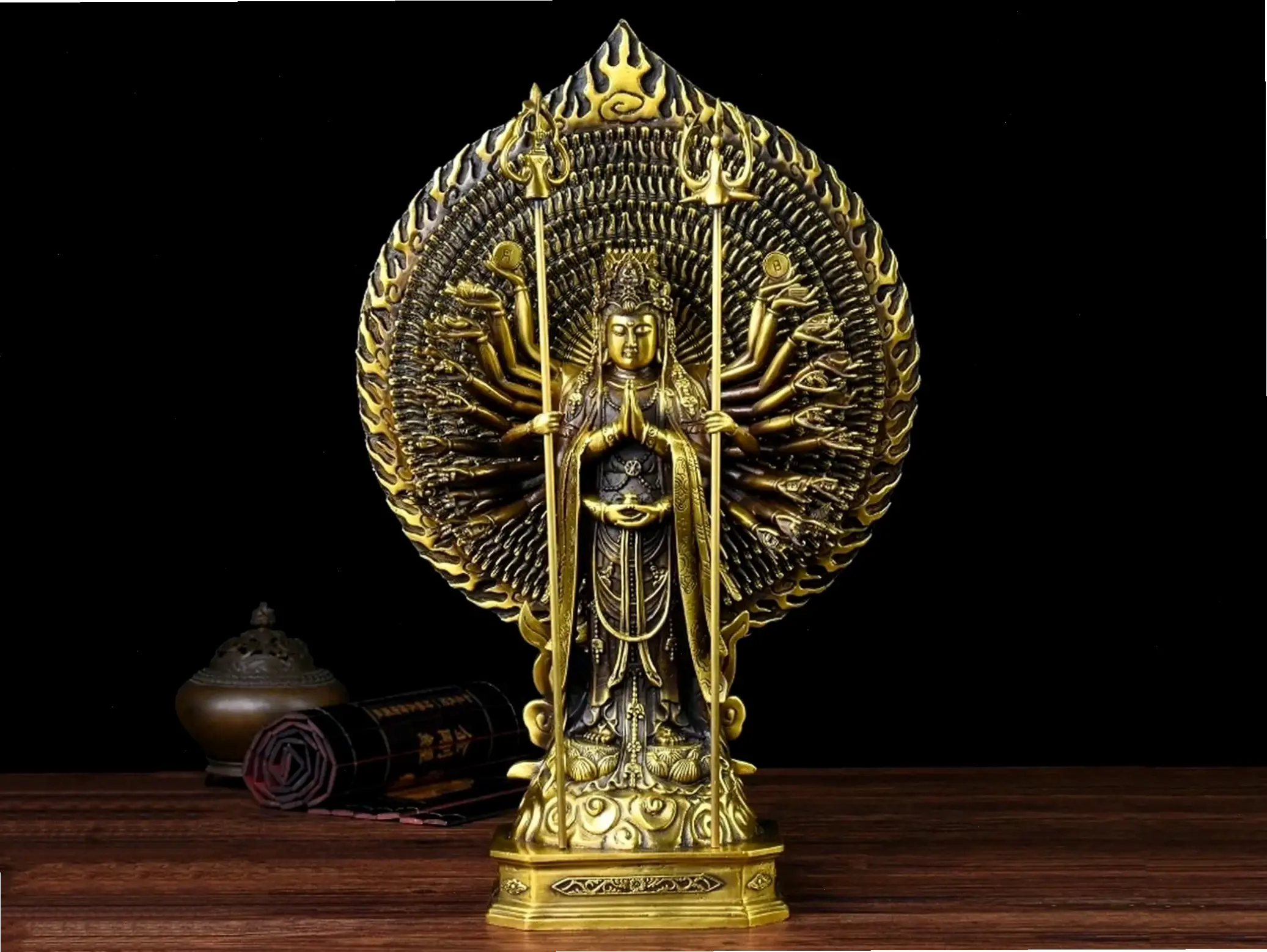 Tranh Quan Âm nghìn tay nghệ thuật, kết hợp vẻ đẹp cổ điển và năng lượng tích cực cho không gian của bạn.