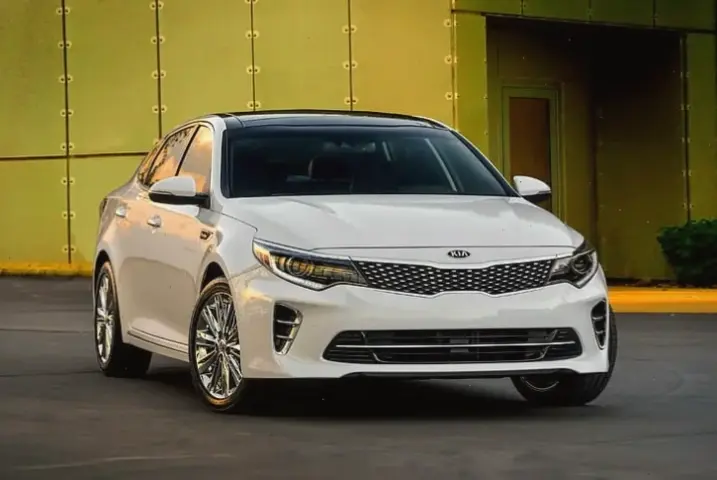 Kết hợp di sản và hiện đại với Kia Optima Classic Car, mang đến trải nghiệm lái xe cổ điển đầy cuốn hút.