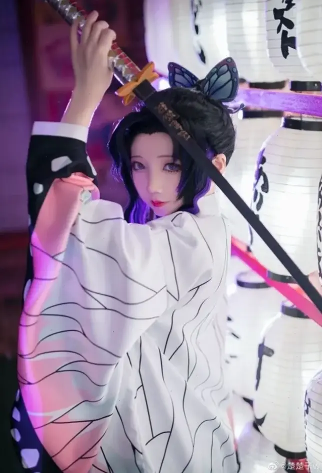 Thưởng thức ảnh shinobu đẹp từ Kimetsu no Yaiba, Shinobu Kochou với nét duyên dáng và sức hút không thể cưỡng lại!