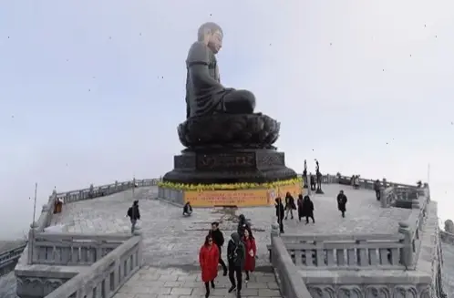 A Di Đà tối giản: Thiết kế tinh tế, mang lại sự thanh tịnh trong từng đường nét đơn sơ.