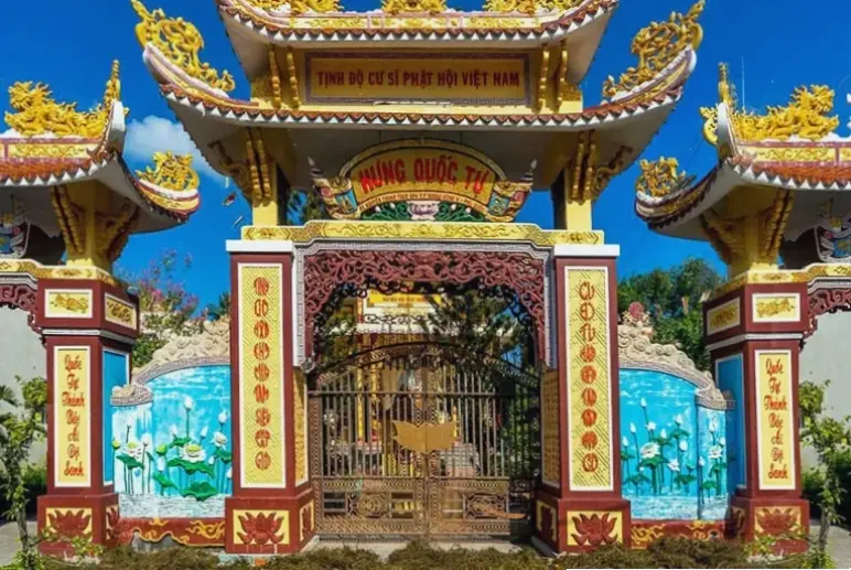 Ảnh chùa cổ Phú Quốc, lưu giữ vẻ đẹp cổ kính và lịch sử lâu đời.