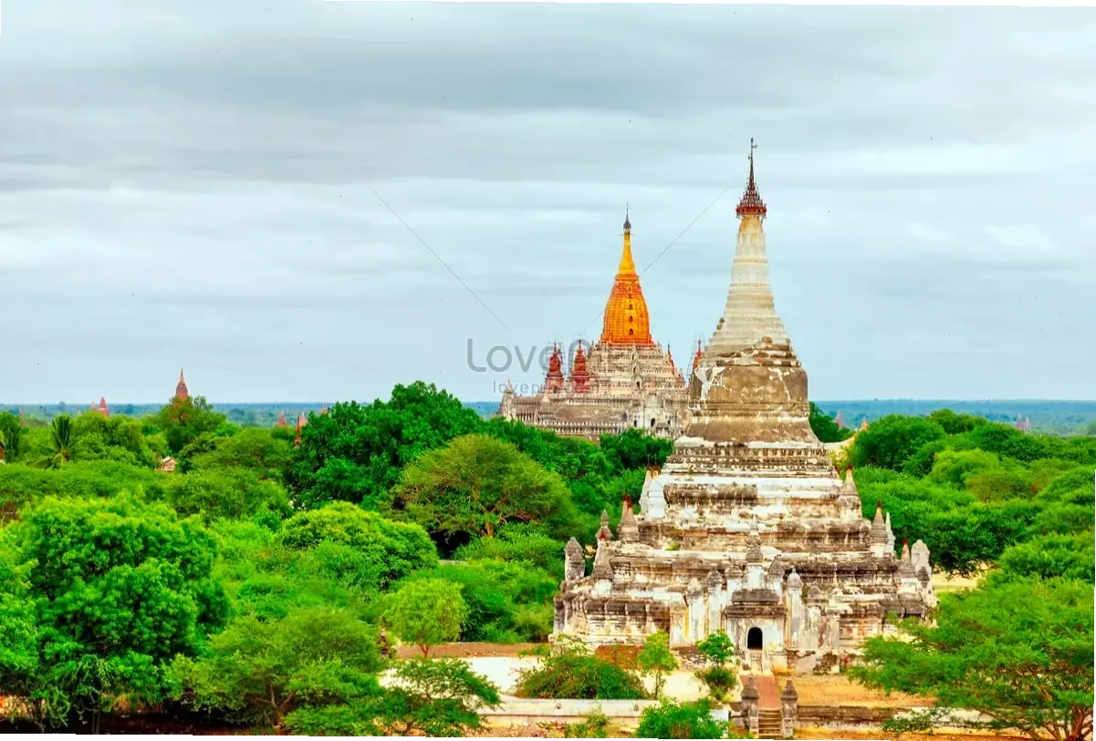 Ánh sáng huyền ảo từ Phật Miến Điện, soi đường cho hành trình tâm linh đầy ý nghĩa.