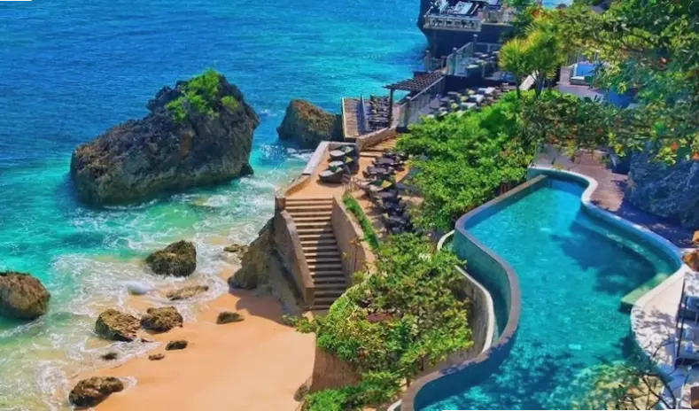 Bali tối giản tinh tế, tập trung vào sự đơn giản và thanh lịch của cảnh quan hòn đảo xinh đẹp.