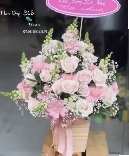 Bó hoa đồng tiền tươi thắm, hoàn hảo để làm nổi bật bó hoa cưới đầy màu sắc và ý nghĩa.