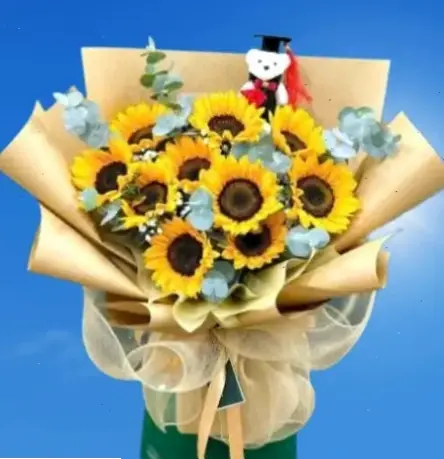 Bó hoa hướng dương xinh đẹp, hoàn hảo cho việc trang trí bàn ăn hoặc phòng khách ấm cúng.