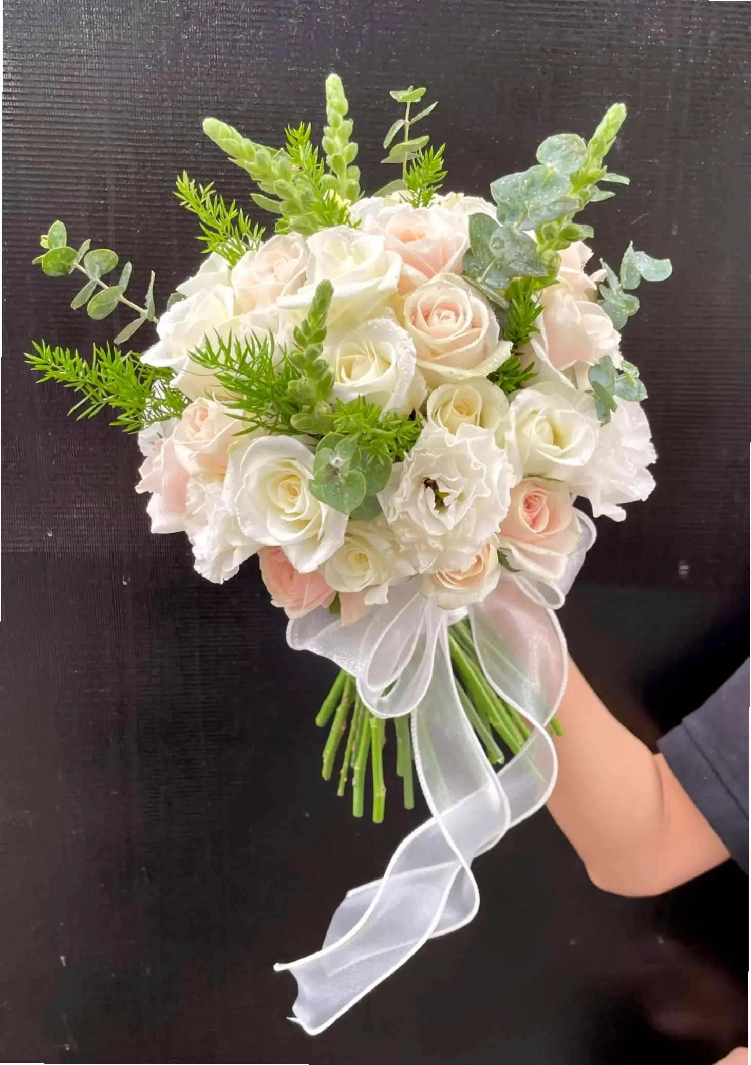 Bó hoa lan tường tươi thắm, món quà ý nghĩa để gửi gắm tình cảm yêu thương.