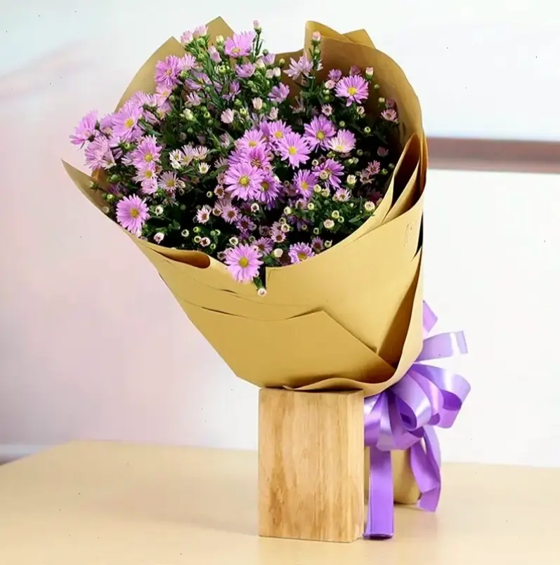 Bó hoa thạch thảo tươi thắm, món quà ý nghĩa dành tặng người thương.