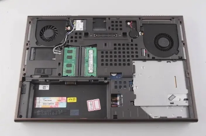 Các Bước Tháo Laptop Dell Vostro 15