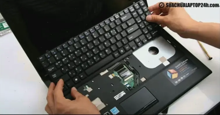 Các Sai Lầm Thường Gặp Khi Thay Phím Laptop