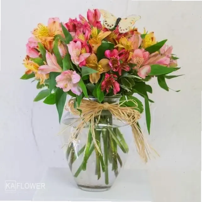 Cắm bình hoa thủy tiên, biến không gian sống thành khu vườn thơ mộng đầy sức sống.