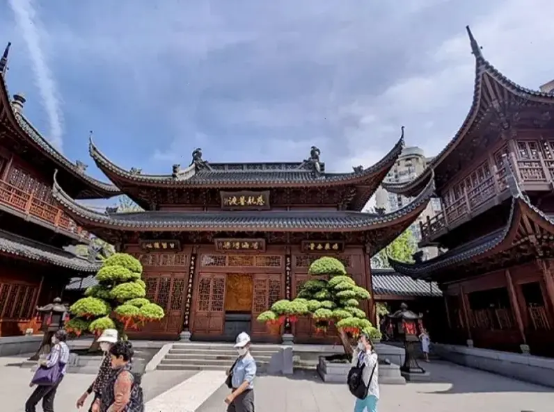 Cảm nhận năng lượng tâm linh từ Chùa Phật Ngọc qua những bức ảnh đầy cảm hứng và sâu lắng.