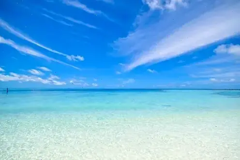 Caribbean về đêm huyền bí với ánh sao lấp lánh, tạo nên không gian thư giãn và đầy sự hấp dẫn.