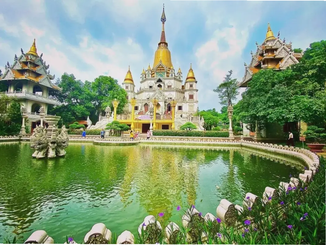 Chùa Bửu Long qua lăng kính nghệ thuật, kết hợp cổ kính và sáng tạo để truyền cảm hứng mới mẻ.