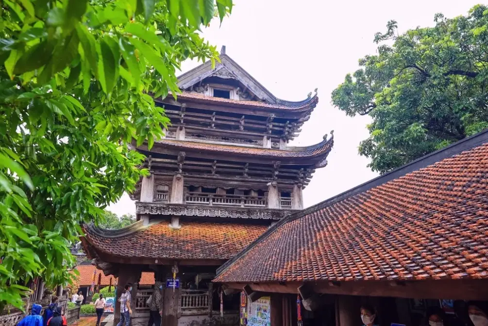 Chùa cổ Việt Nam qua phong cách tối giản, nhấn mạnh sự thanh thoát và giản dị, giúp tâm hồn thư thái.