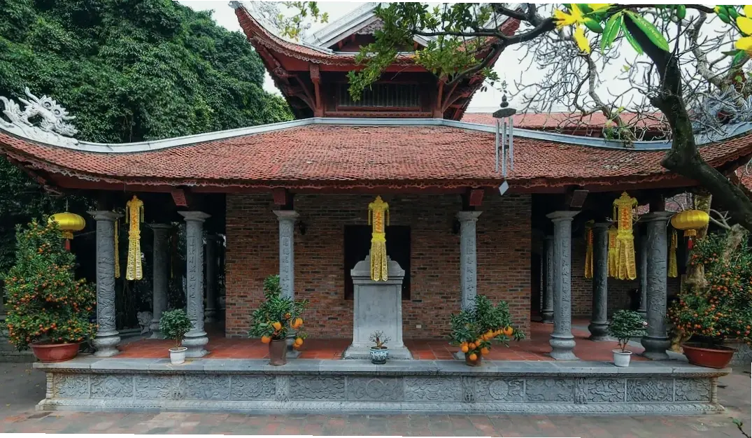 Chùa Hòe Nhai mang đến cảm giác bình an, nơi bạn thư giãn và tìm thấy sự thanh thản.