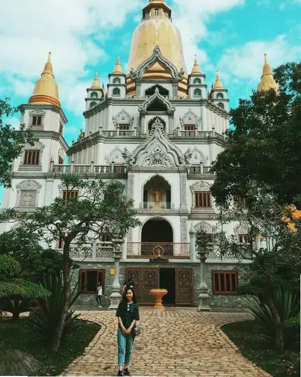 Chùa Sài Gòn qua lăng kính nghệ thuật, kết hợp hài hòa giữa kiến trúc và tinh thần Phật giáo.