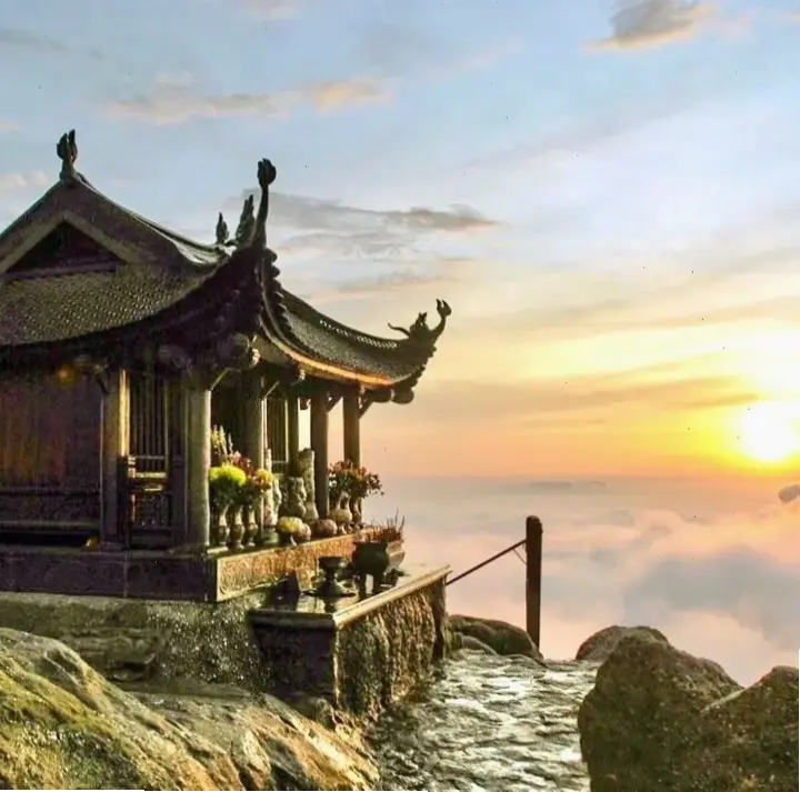 Chùa Yên Tử – Nơi tìm thấy sự bình an giữa núi rừng, mang lại năng lượng tích cực cho cuộc sống.