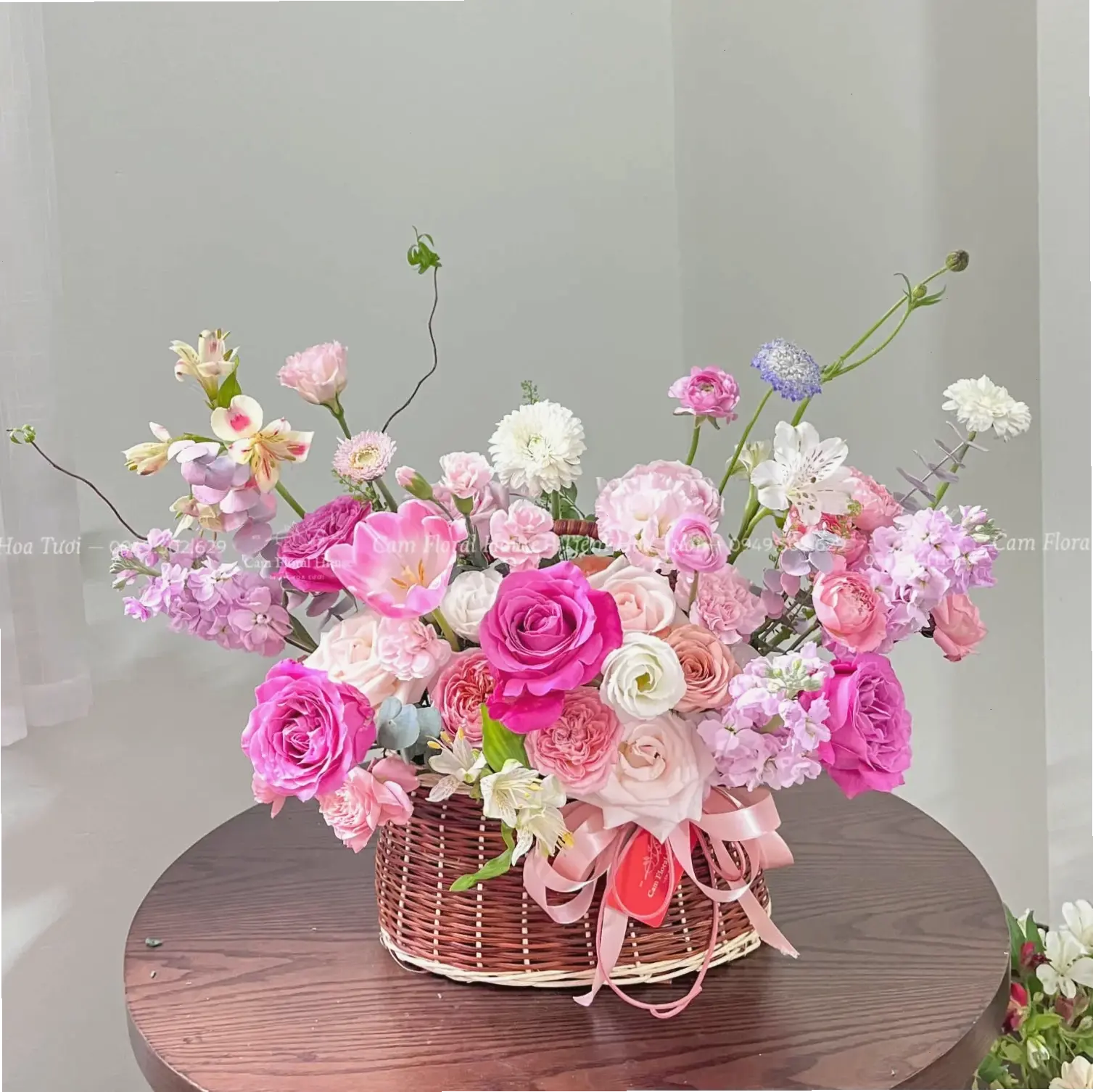 Chúc mừng 8/3 với hoa tulip cắm bình, hoa dành riêng cho phái đẹp rạng ngời.