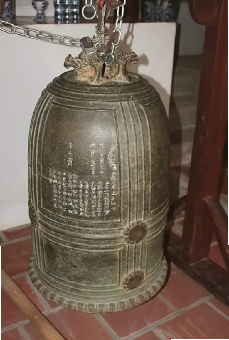 Chuông chùa – biểu tượng tâm linh, dẫn dắt bạn vào thế giới bình yên và giác ngộ.