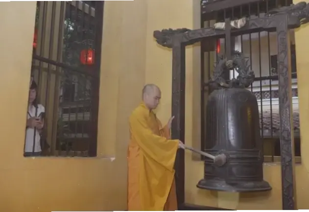 Chuông chùa thiền giúp tập trung tư tưởng, đạt trạng thái bình an sâu sắc, hỗ trợ hành trình thiền định hàng ngày.