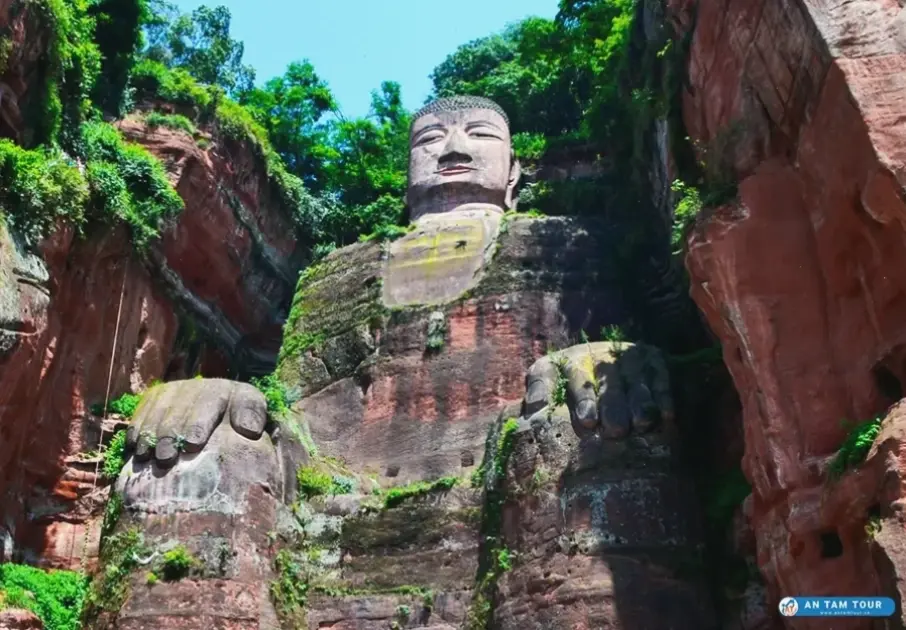 Di Lặc hạnh phúc rừng, hình ảnh gợi cảm hứng vui vẻ và cuộc sống tràn đầy niềm vui.