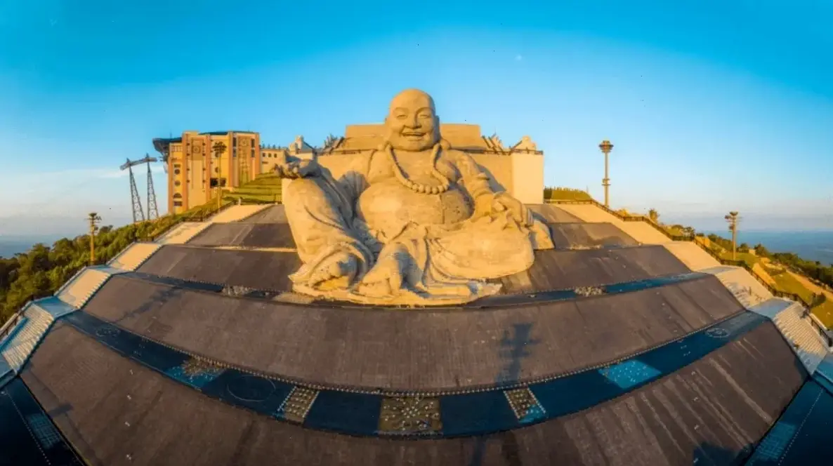 Di Lặc phong cách tối giản, mang lại sự giản dị và bình yên tinh tế cho tâm hồn.