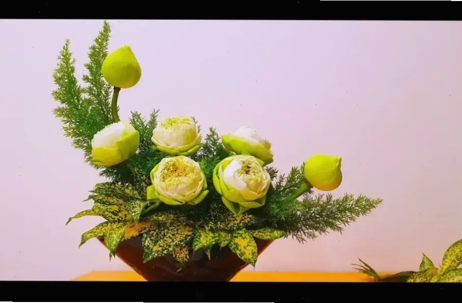 Hình hoa sen thiền cắm bình hỗ trợ thiền định, mang lại sự tĩnh lặng và cân bằng cho cuộc sống hàng ngày.