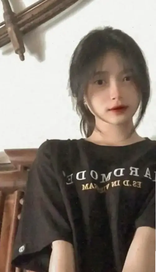 Khám phá hình nền avatar gái xinh quyến rũ, mang vẻ tươi mới và năng lượng tích cực đến mọi màn hình của bạn!