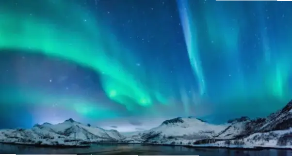 Hình nền Bắc Cực nghệ thuật, kết hợp vẻ đẹp thiên nhiên với phong cách sáng tạo, mang đến sự độc đáo và cuốn hút.