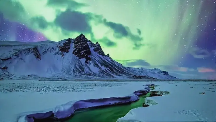 Hình nền Bắc Cực quang 4K chất lượng cao, mang trải nghiệm thiên nhiên huyền bí vào màn hình thiết bị của bạn.