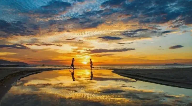 Hình nền biển đẹp cho điện thoại, mang đến vẻ đẹp rạng rỡ và sự thư giãn dễ dàng, biến chiếc điện thoại của bạn thành cửa sổ đại dương.