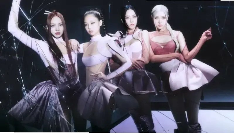 Hình nền Blackpink 4k mang đến hình ảnh sắc nét, năng lượng K-pop bùng nổ, biến màn hình bạn thành sân khấu biểu diễn đỉnh cao!