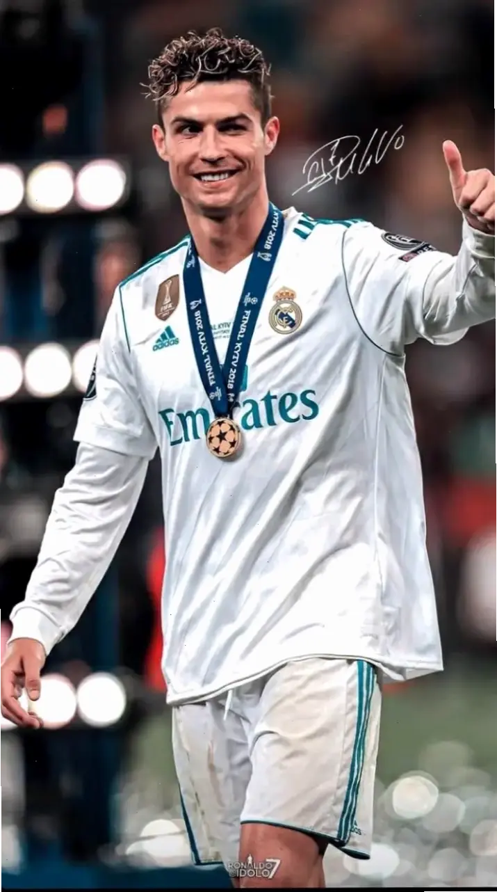 Hình nền đẹp Ronaldo: Những bức ảnh nghệ thuật của huyền thoại bóng đá thế giới!