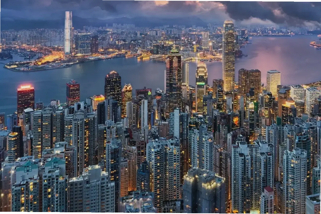 Hình nền đô thị HK hiện đại, sự kết hợp hoàn hảo giữa kiến trúc cao tầng và nhịp sống sôi động của thành phố.