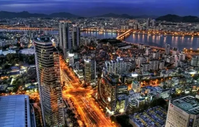 Hình nền đô thị Seoul hiện đại, sự hòa quyện hoàn hảo giữa nhịp sống sôi động và kiến trúc ấn tượng.