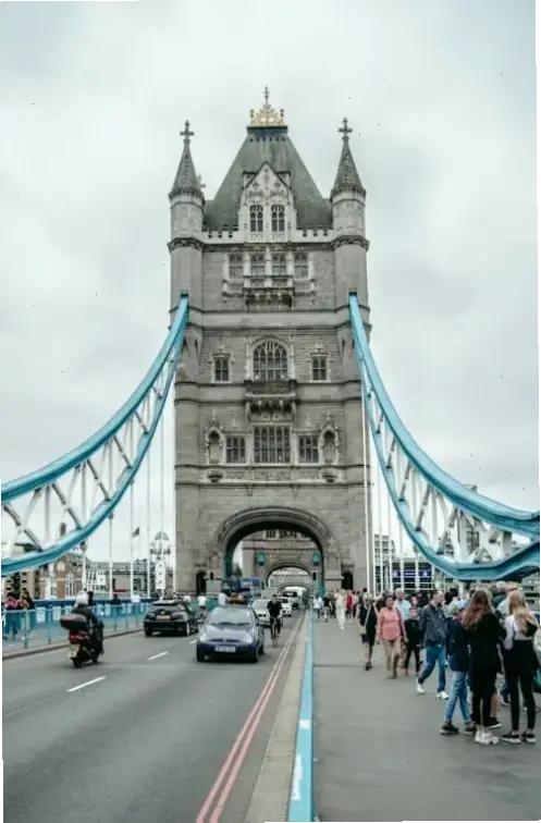 Hình nền London cổ kính gợi nhớ lịch sử và kiến trúc cổ xưa, mang đến sự hoài niệm đầy cuốn hút.