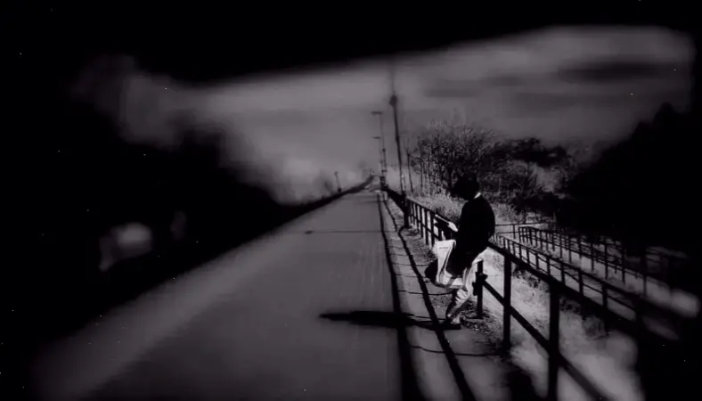 Hình nền màu đen trắng tạo nên sự hài hòa, phù hợp cho mọi thiết bị.