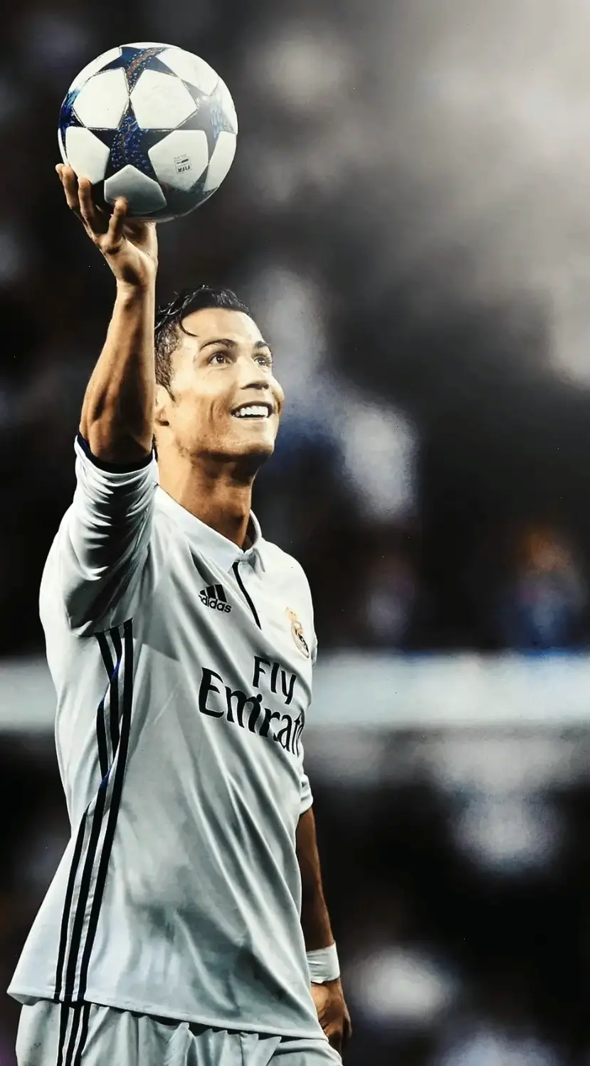 Hình nền máy tính Ronaldo chất lượng cao, mang đến không gian làm việc đầy động lực với những shot ảnh ấn tượng của CR7, lý tưởng cho fan muốn thêm sức mạnh vào desktop!