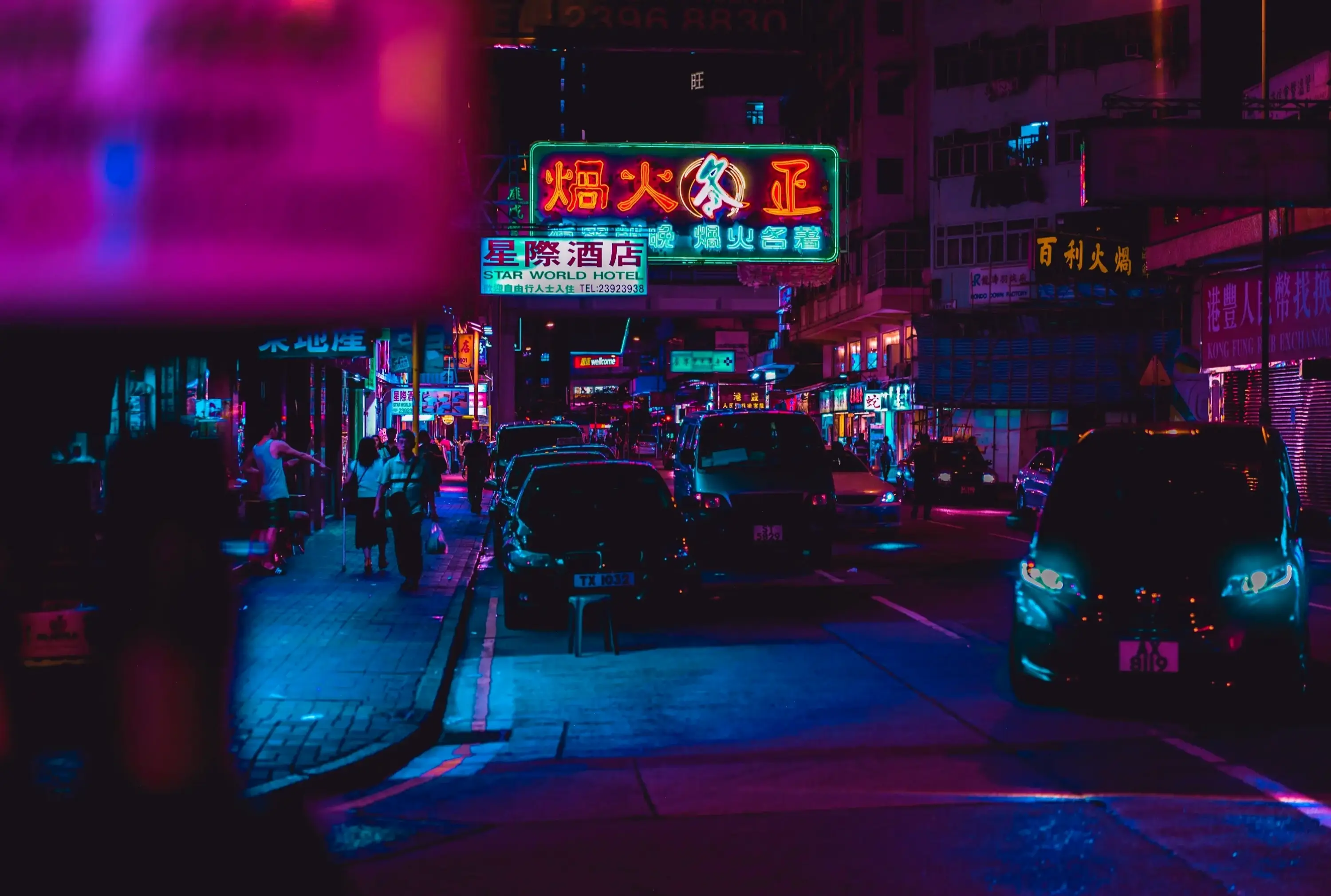 Hình nền neon tối giản tinh tế, mang sự đơn giản hấp dẫn với ánh sáng neon nhẹ nhàng.