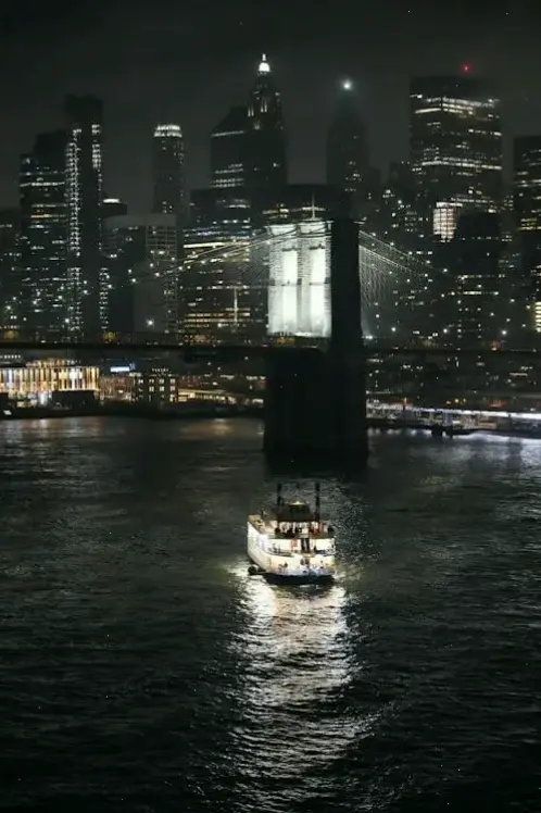 Hình nền New York nghệ thuật độc đáo, kết hợp phong cách sáng tạo với vẻ đẹp đô thị, biến màn hình thành tác phẩm nghệ thuật.