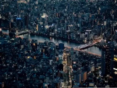 Hình nền Tokyo nghệ thuật độc đáo, kết hợp yếu tố văn hóa và hiện đại, tạo nên bức tranh sống động đầy cảm hứng.