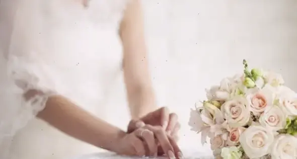 Hoa hồng trắng tinh khôi mang đến sự thanh lịch và mơ mộng cho ngày cưới hoàn hảo của bạn.