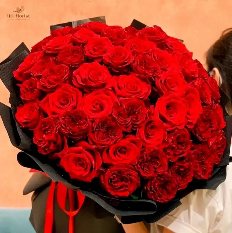 Hoa hồng vàng mang ý nghĩa hữu nghị, niềm vui và sự quan tâm. Tặng bạn bè để thể hiện tình cảm ấm áp!