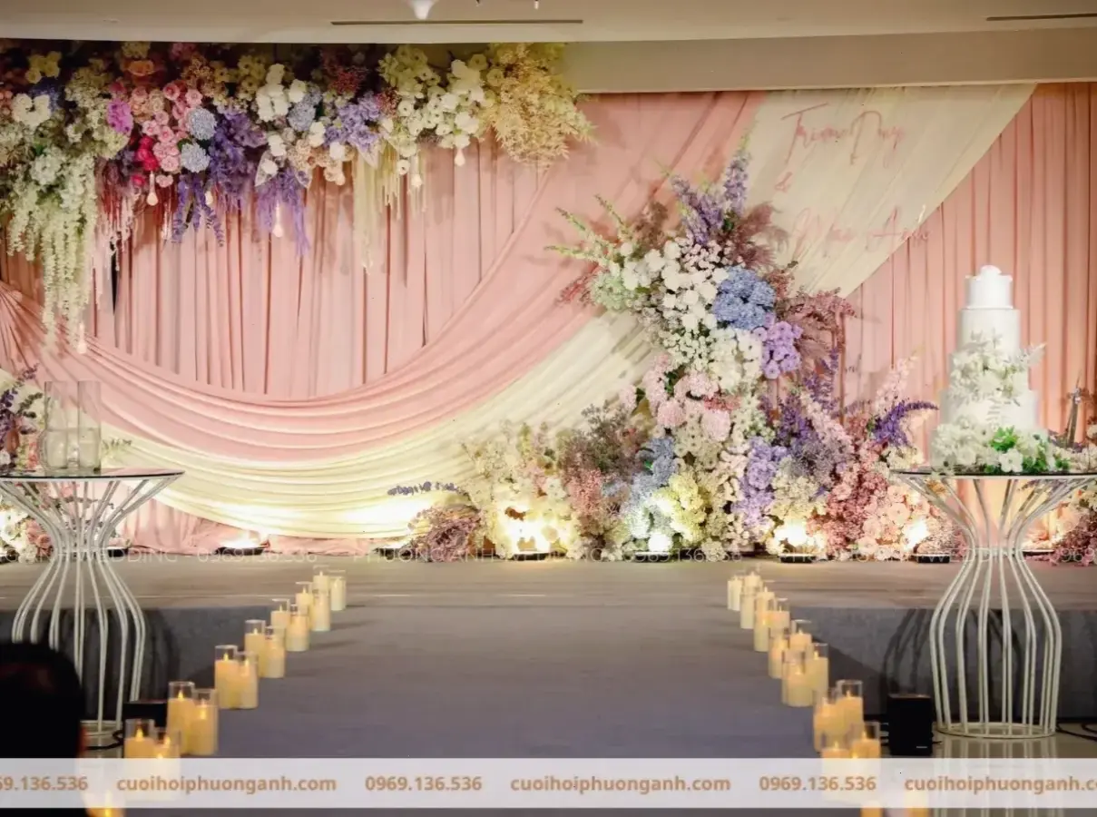 Hoa lan cho tiệc cưới tượng trưng tình yêu vĩnh cửu, tạo nên không gian lãng mạn và tinh tế tuyệt vời.