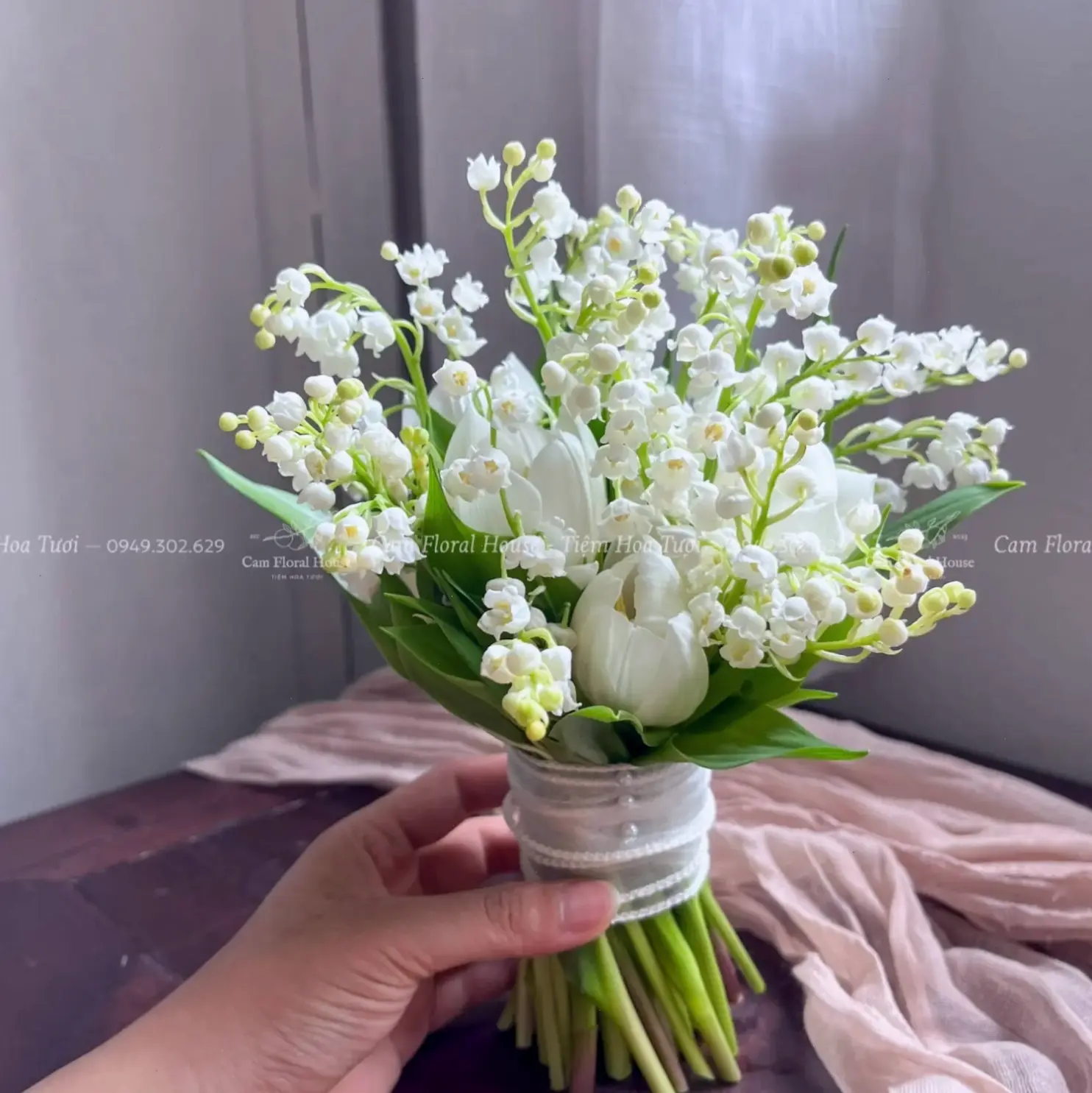 Hoa lan đẹp mê hoặc tượng trưng cho hạnh phúc và thịnh vượng, hoàn hảo cho ngày cưới đáng mơ ước.